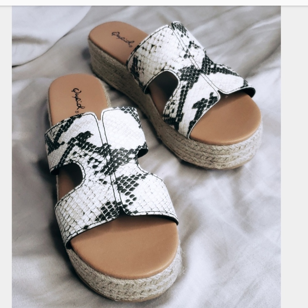 🆕️//The Trish// Snake print cutout Sandal - Picture 2 of 4